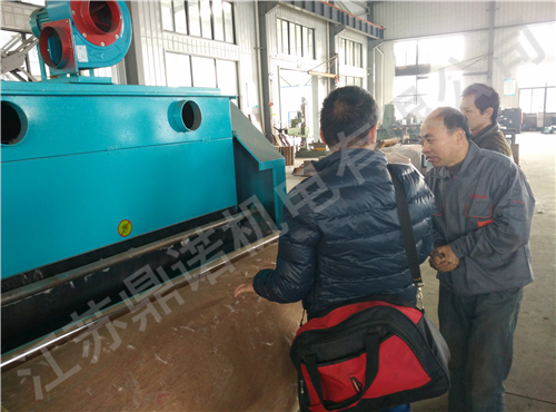 客戶看機(jī)器